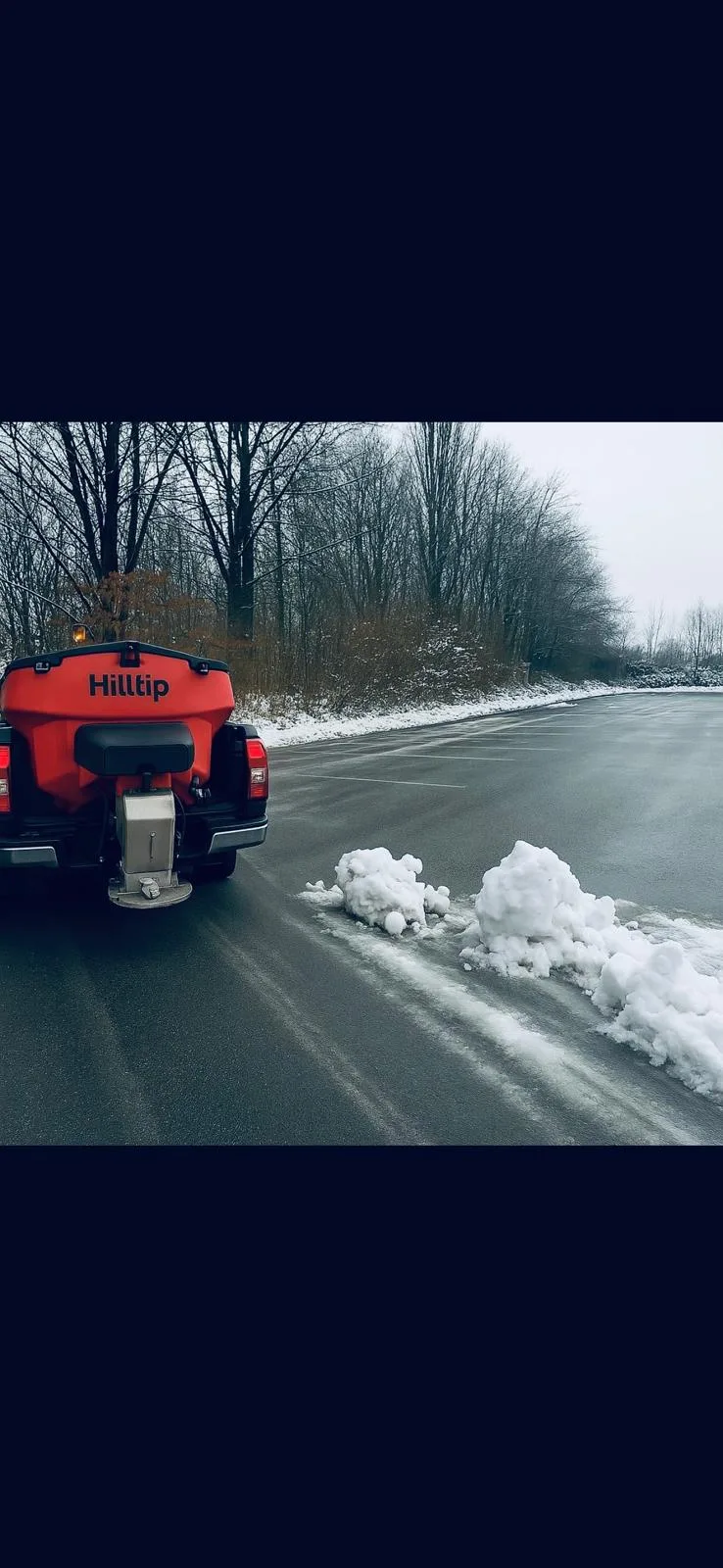 Geräumter Gehweg nach Schneefall