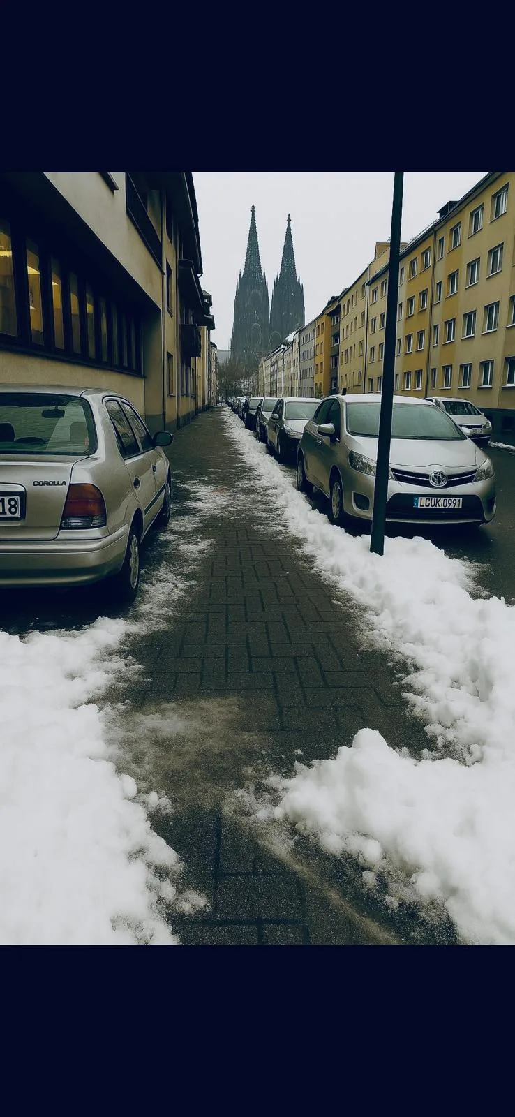 Gehweg und Stellplätze nach dem Räumen